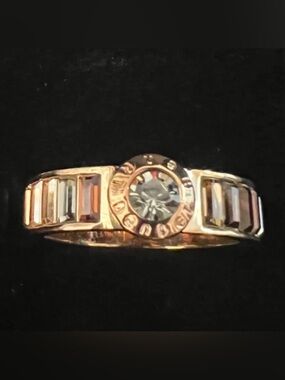 Henri Bendel EUC 8 Gold-Tone Ring w/ Blue Center Crystal and Baguette Accents